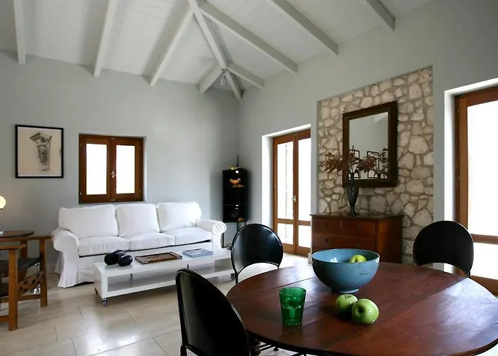 Sunkiss Private Retreat Cottage With Pool