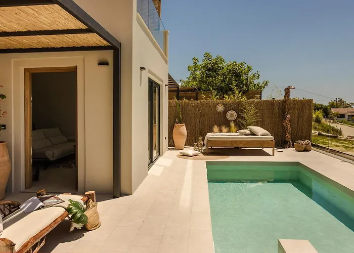 Hilaritas Sea View Suites