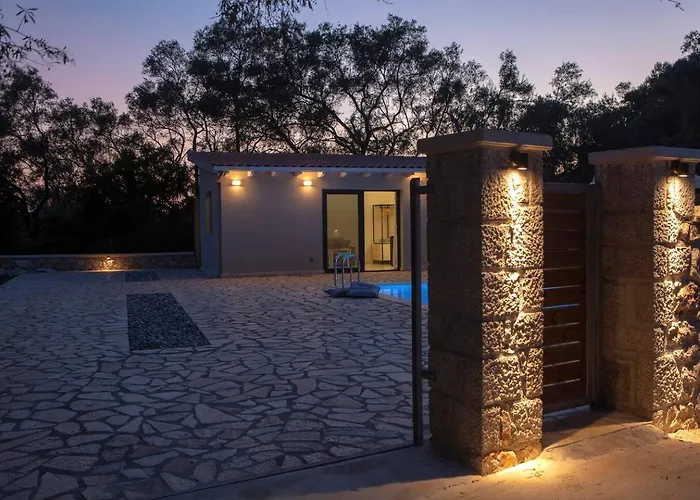 Lefkolia Retreat